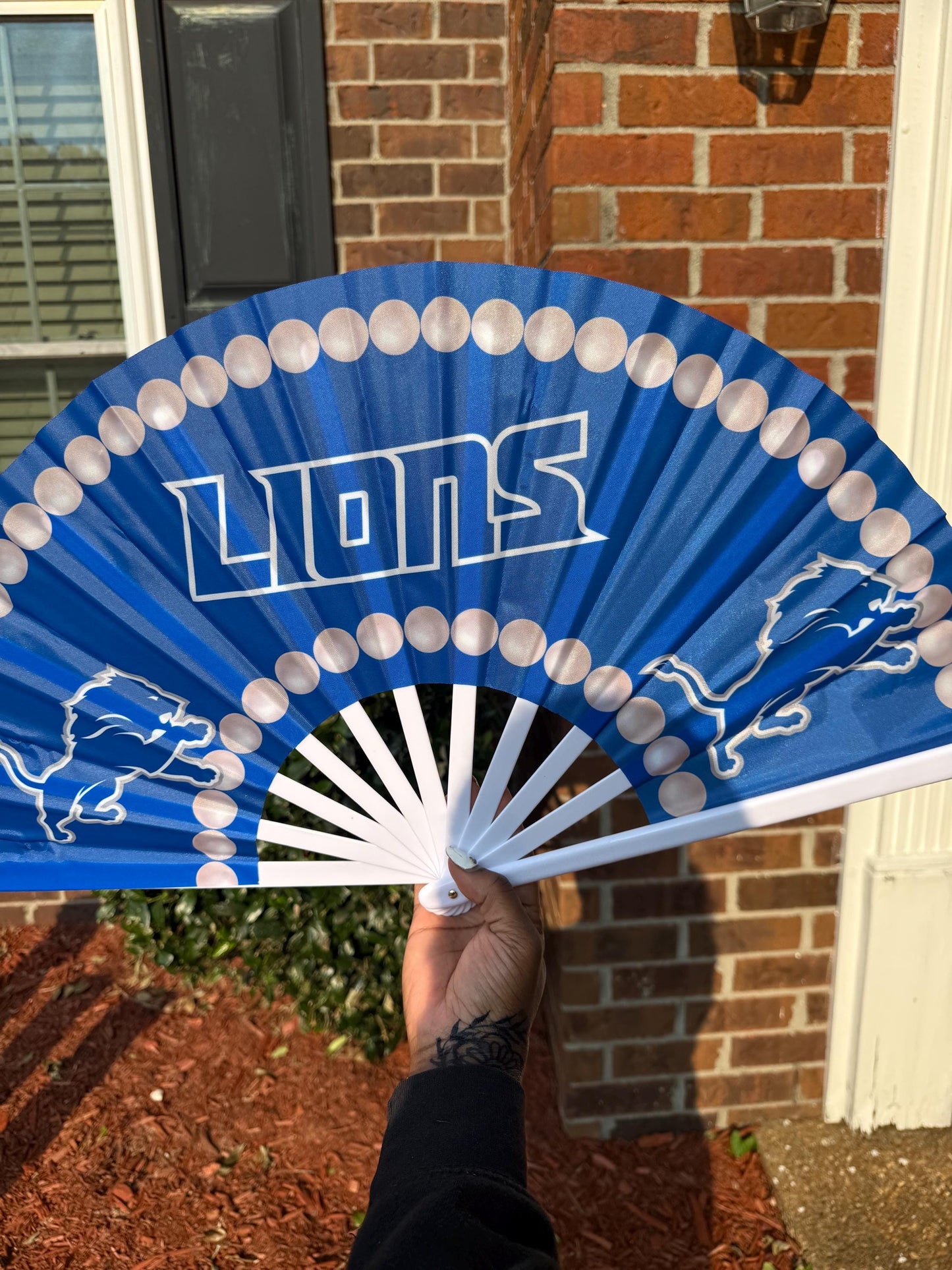 Detroit Lions Clack Fan: Game Day Accessory with Pearl Trim